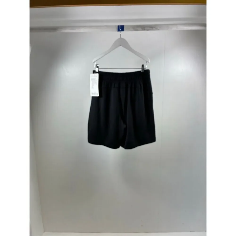 Lululemon NWT Be Calm Mid Rise Bermuda Shorts in Black Size XS